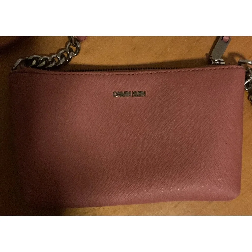 Calvin Klein‎ Cross Body Pink/Rose Purse With Chain On Strap